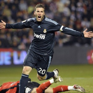 开云首页登录-本土足球明星温情助力青少年发展计划，足球明星 受欢迎