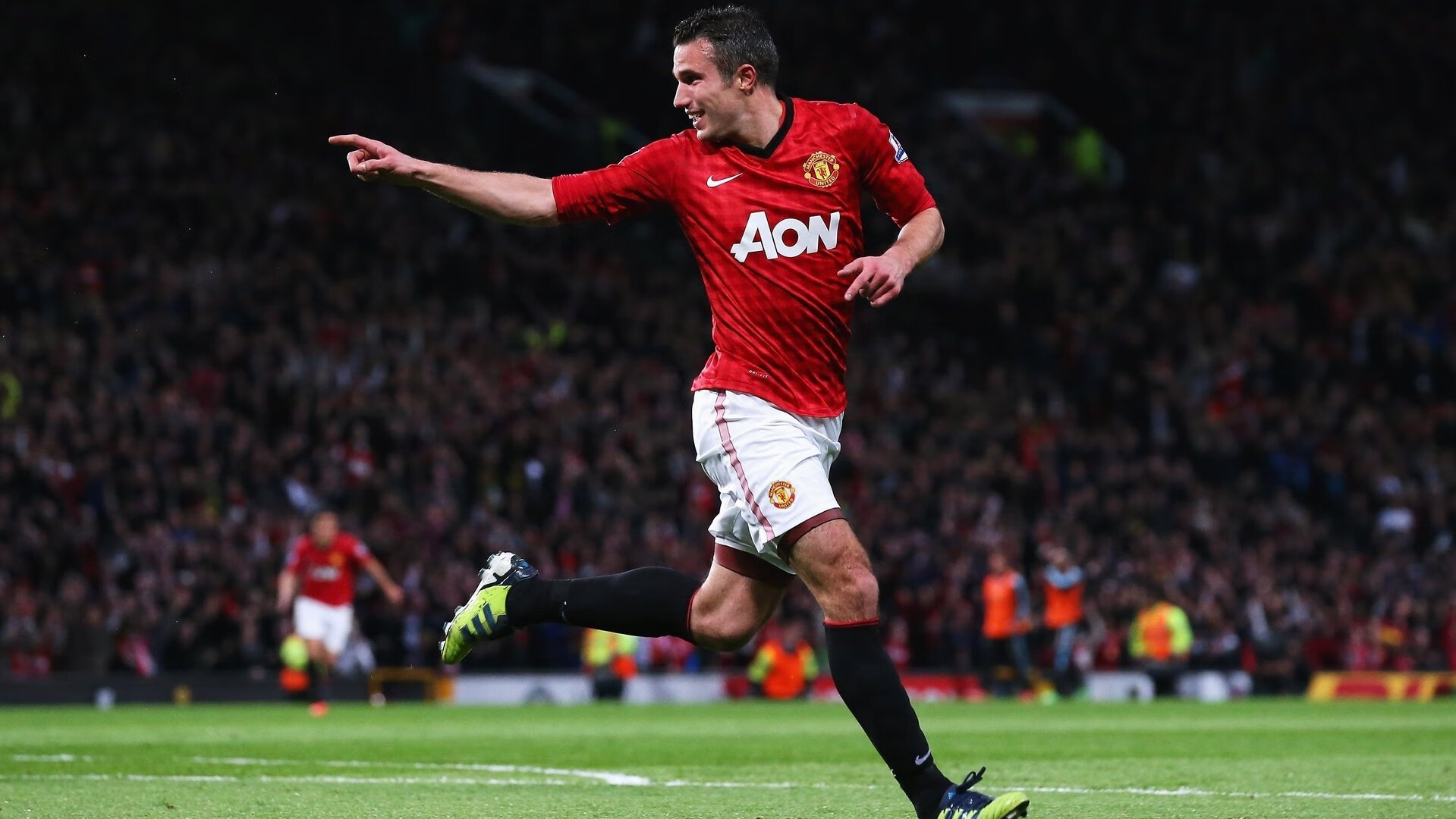 曼联豪掷千万签下一名高潜力锋线球员，曼联巅峰后防线